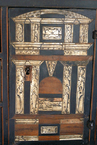 Inicial,puerta de bargueño,s.XVII